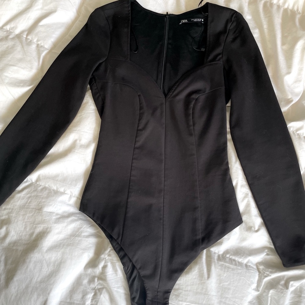 Zara long sleeve sweetheart bodysuit!